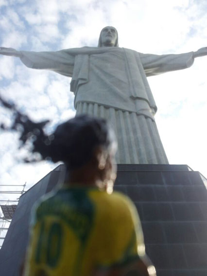 RONALDINHO-on-TOUR